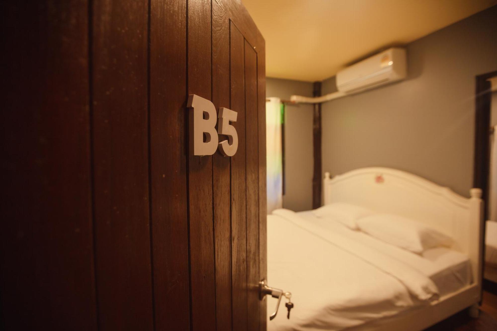 Agga Cnx Hostel Chiang Mai Buitenkant foto